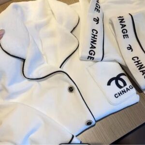 Premium Women's Coral Fleece Cardigan Pajama Set 🖤☕️